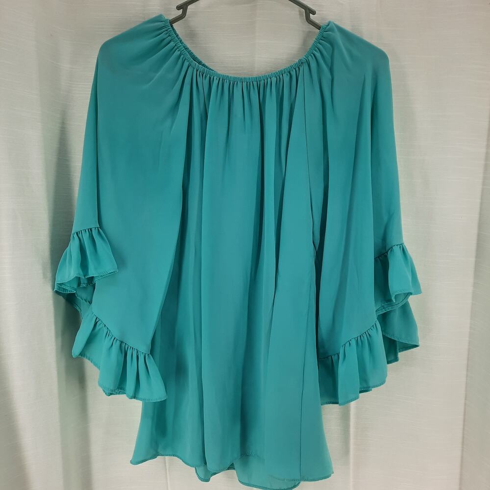 Yahada U.S.A. Top Women's Size Small Green Flowy Flutter Bell Sleeves